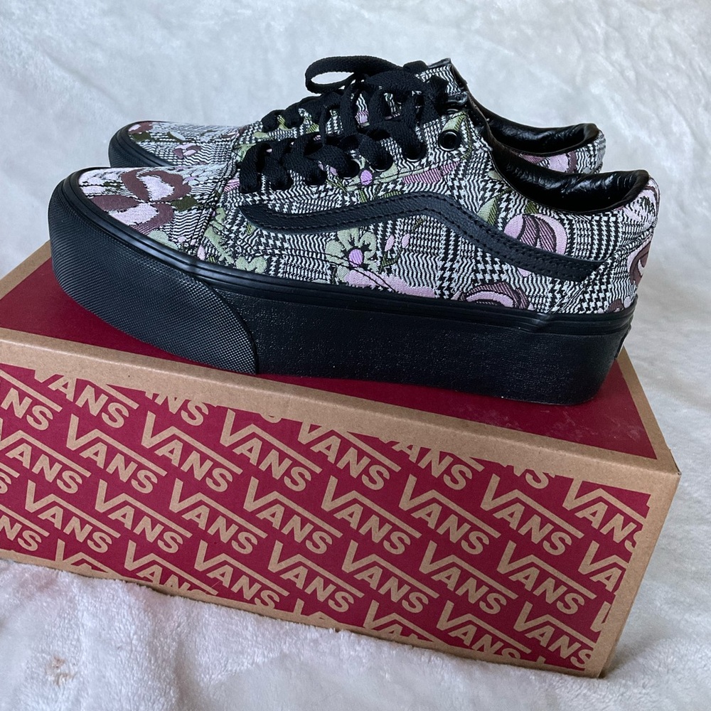 Brand new Vans Old Skool Stackform size 8.5 in women